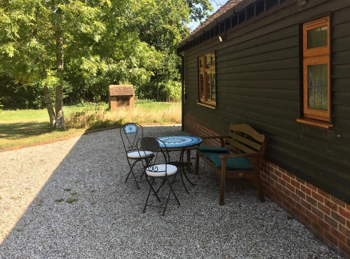 Отель The Little House West Hanningfield Экстерьер фото